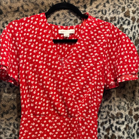 Elegant Red Floral Mini Dress - Picture 3 of 10